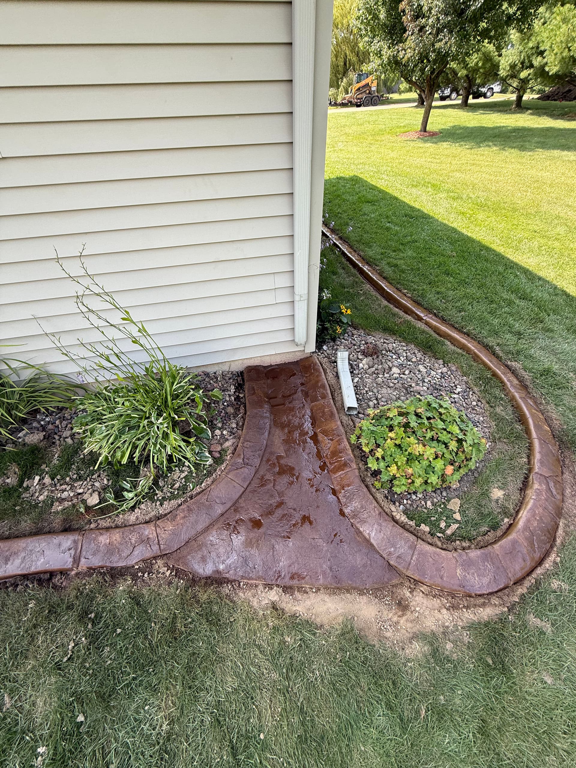 Enhance Curb Appeal with Professional Landscape Edging
