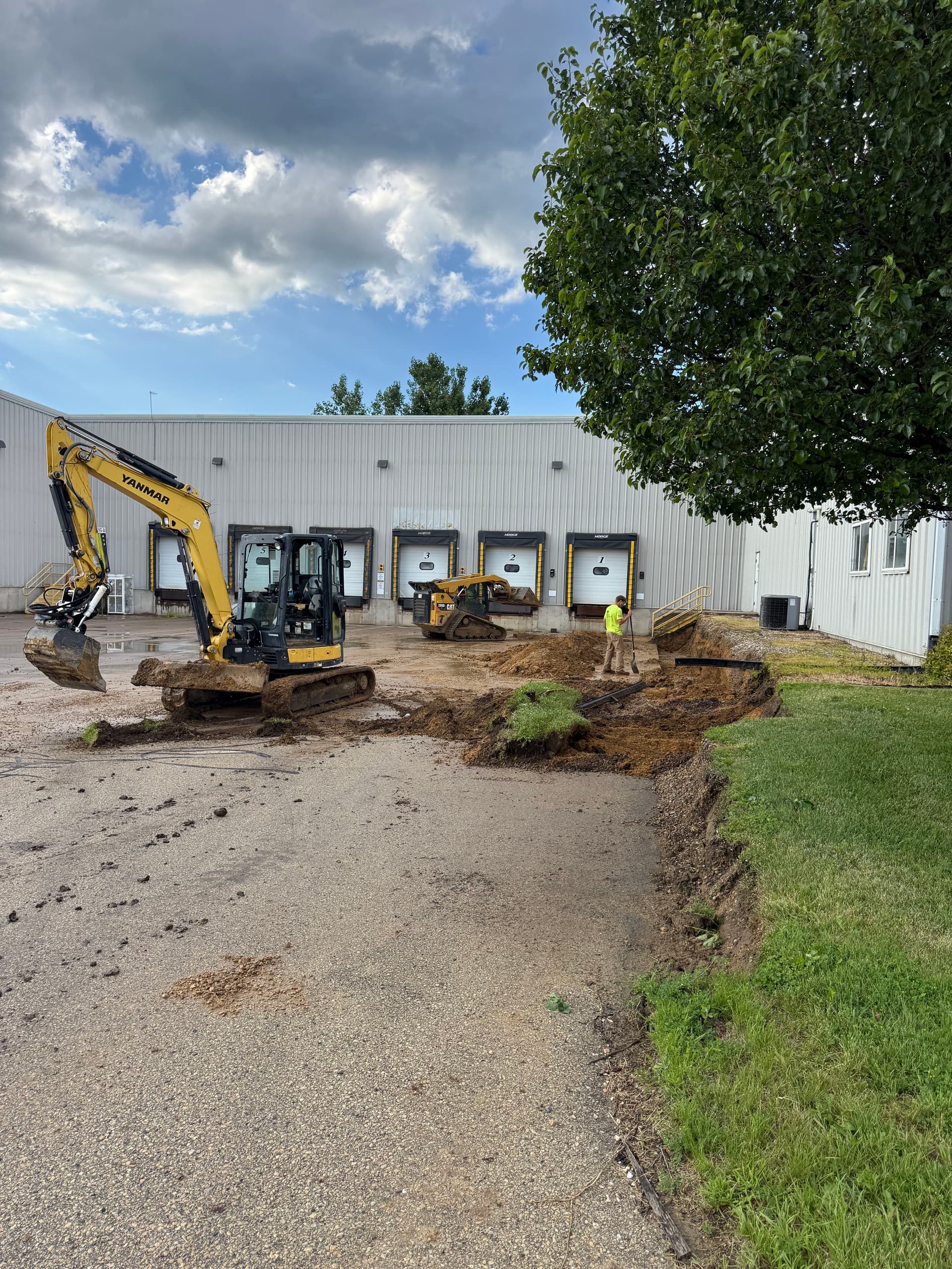 Gallery photos for Commercial Retaining Wall Tearout and Versa-Lok Rebuild: Image #3